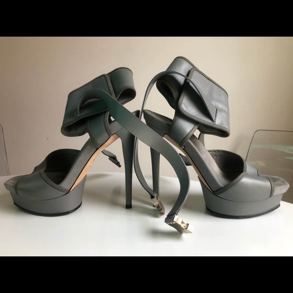 Gucci Woman’s Gray Heels